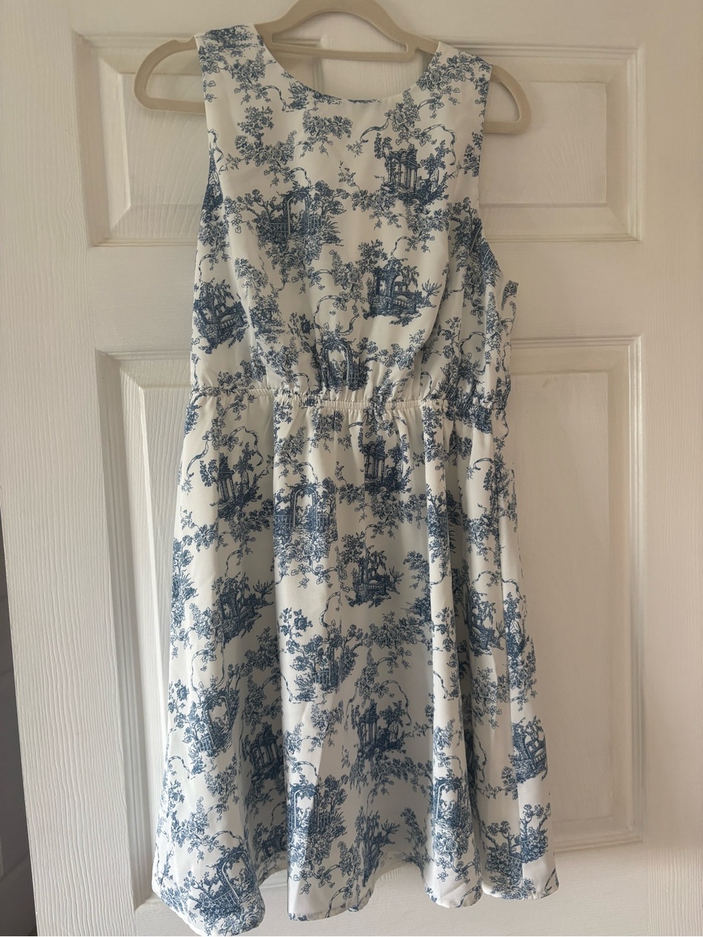 Cupshe White and Blue Toile Bow-Back Sundress - Picture 6 of 6